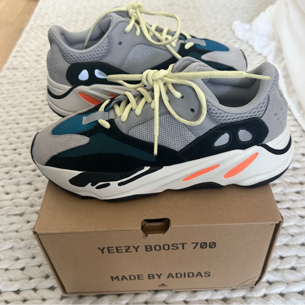 Adidas Originals Yeezy Boost 700 Wave Runner